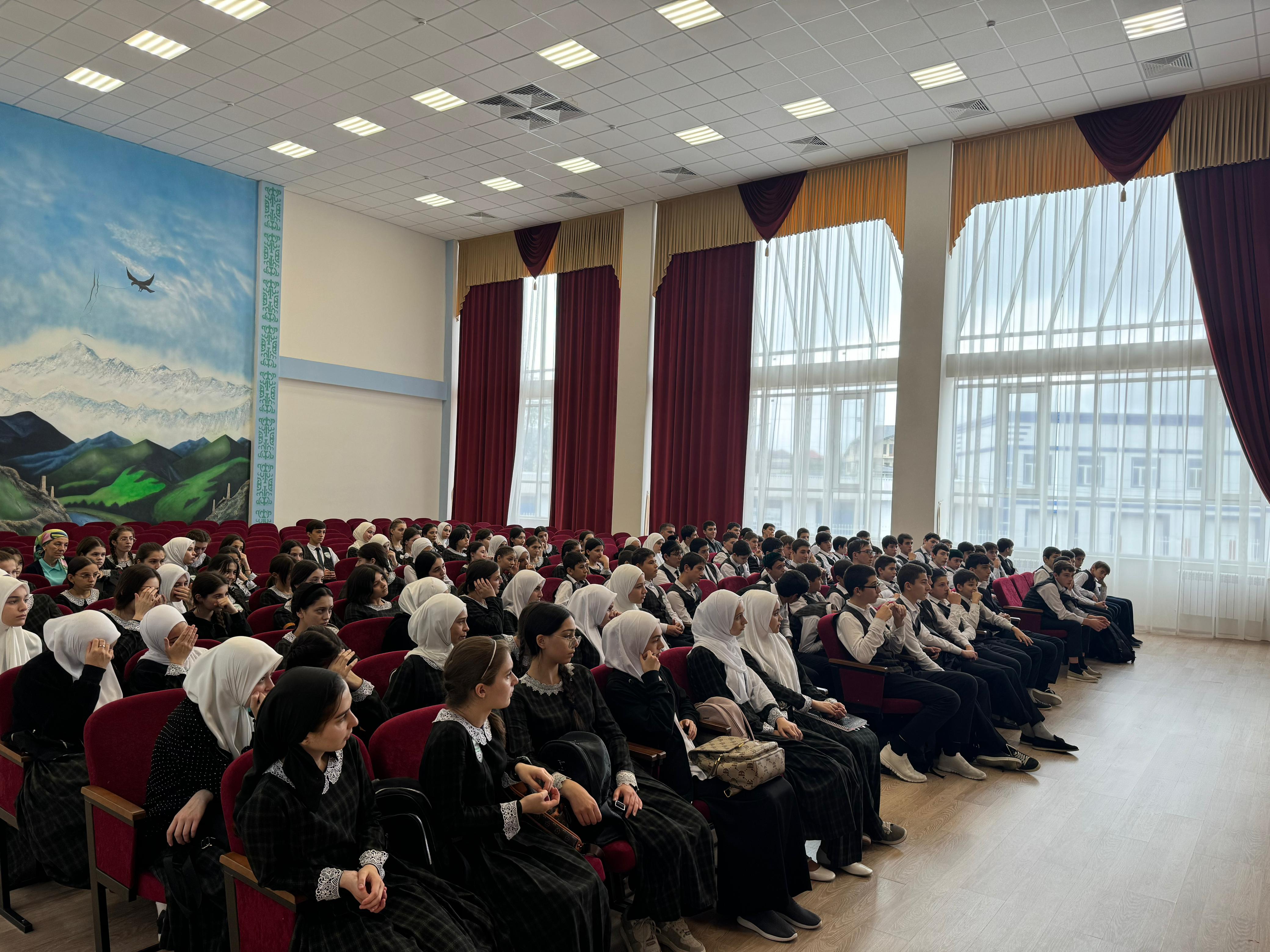 20.01.2025 г. представители  комитета духовно-нравственного патриотического просвещения Мержоев А.Б. И Мальсагов М.А. провели беседу  с учащимися  7-11 классов ГБОУ «СОШ № 4 г. Назрань»        .