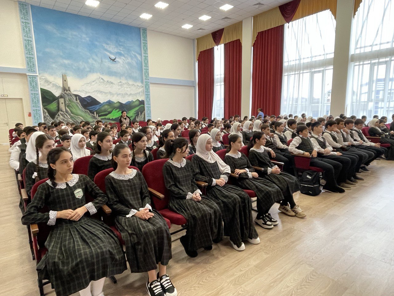 В нашей школе прошла важная встреча, посвящённая актуальной проблеме современности — вреду наркотиков. .