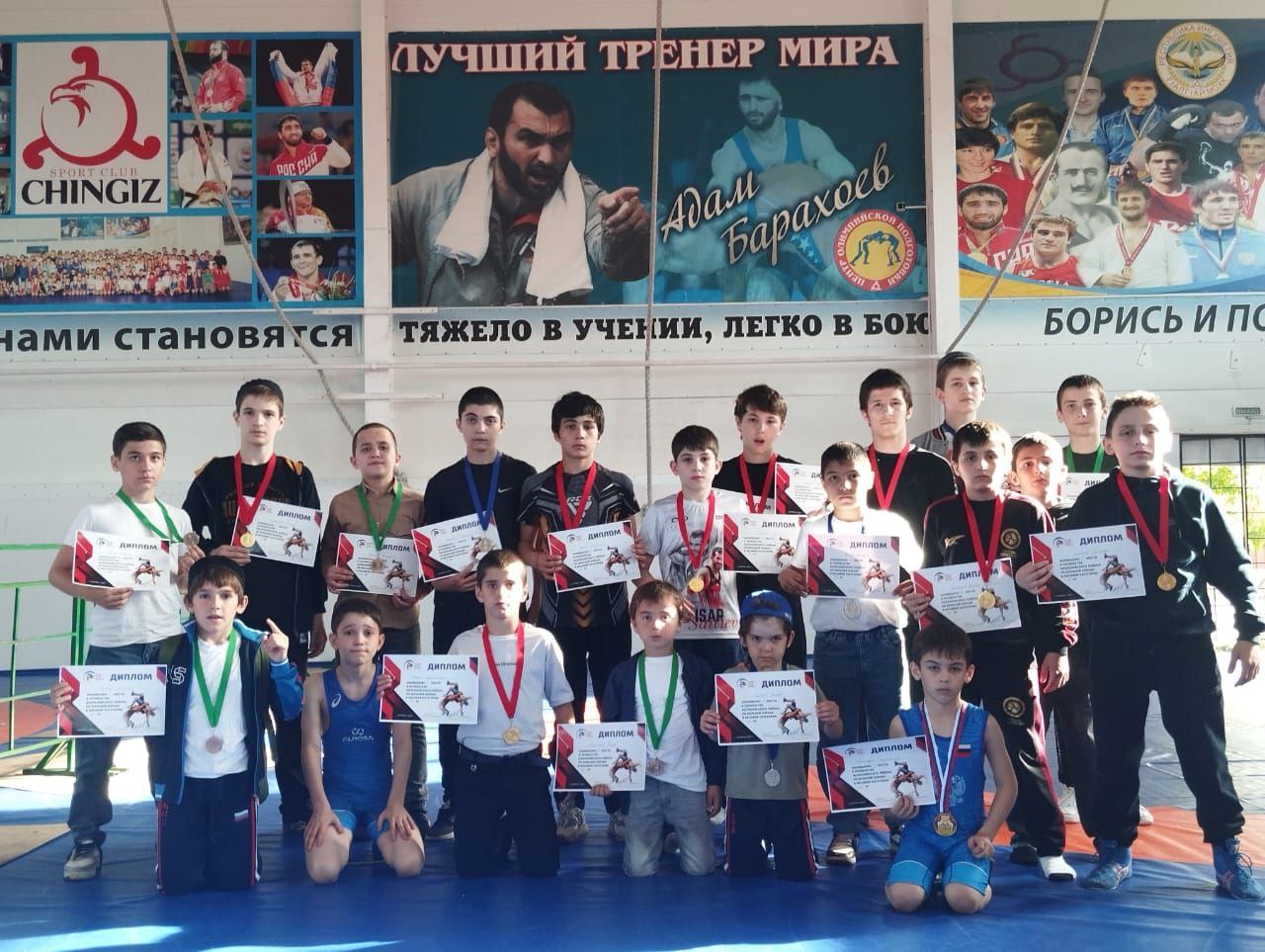 Совсем недавно в республике завершился турнир Назрановского района по вольной борьбе, в котором приняли участие молодые и перспективные спортсмены..
